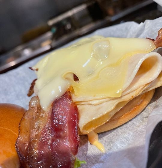 .Indulge in pure delight! Featuring premium deli-sliced turkey, smoky Applewood bacon, and melted Swiss cheese, perfectly complemented by crisp lettuce, juicy tomato, and fresh onion, thousand island dressing served on a soft, golden brioche roll