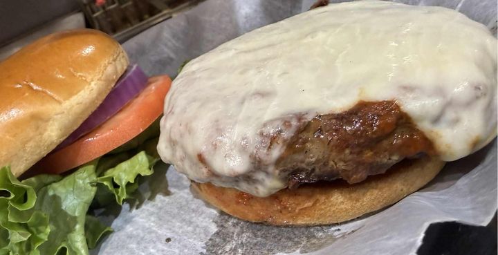 Get the best of both worlds! A succulent 1/2lb Angus Steak Burger, topped with classic marinara sauce and a blanket of melted mozzarella cheese. Served with fresh lettuce, tomato, and onion to complete this deliciously unique burger.